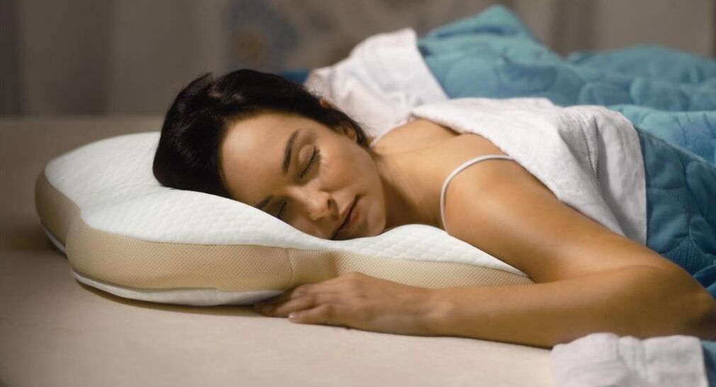 Сон на ортопедической подушке для лечения шейного остеохондроза